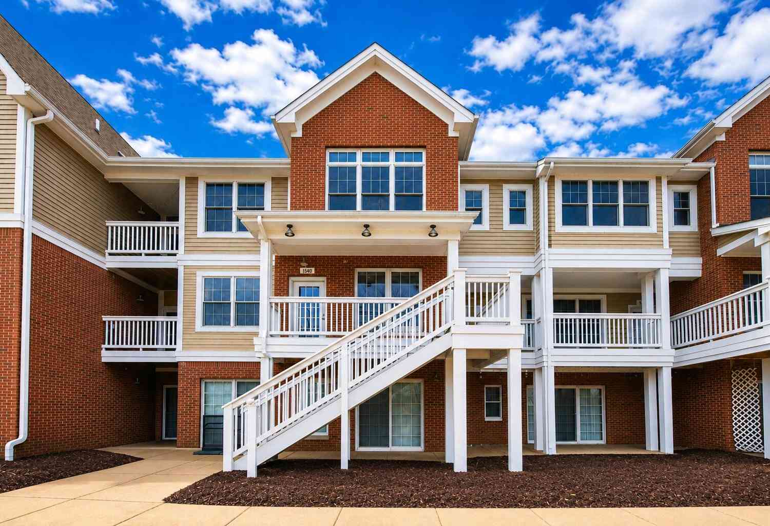 Condo For Sale - 2591 W Towne Street<br/> Ann Arbor, MI 48103