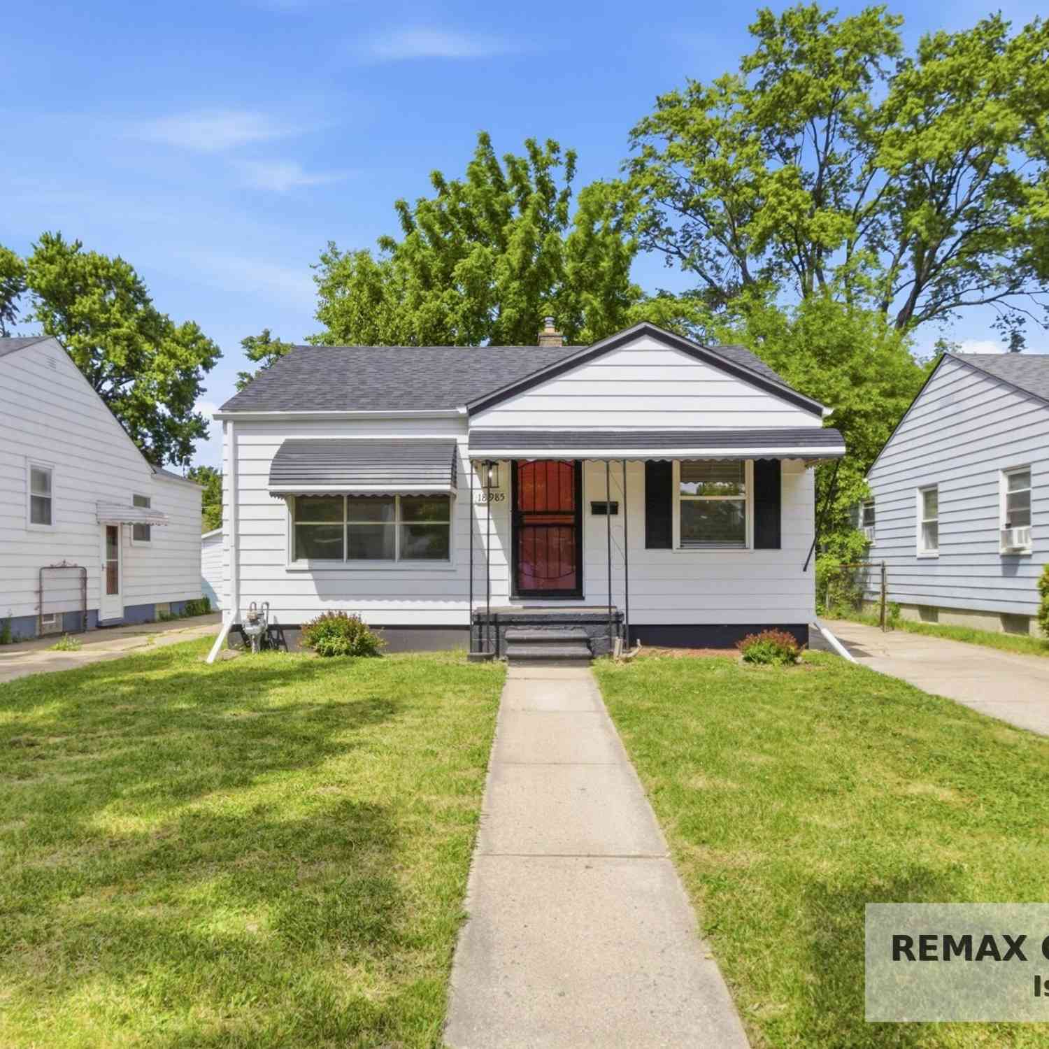 Homes For Sale - 18985 Woodland Street<br/> Wayne County, Harper Woods, MI 48225