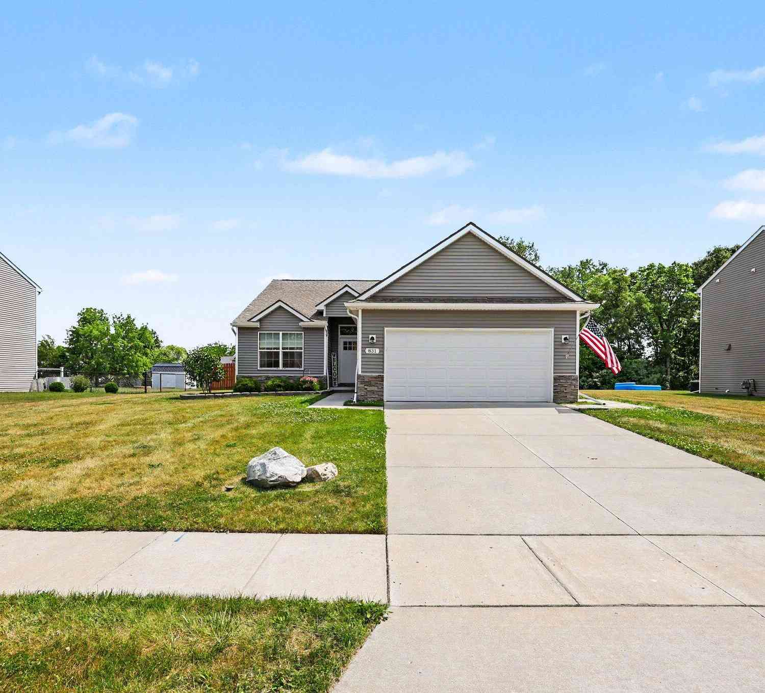 Homes For Sale - 831 Sarah Lane<br/> Milan, MI 48160