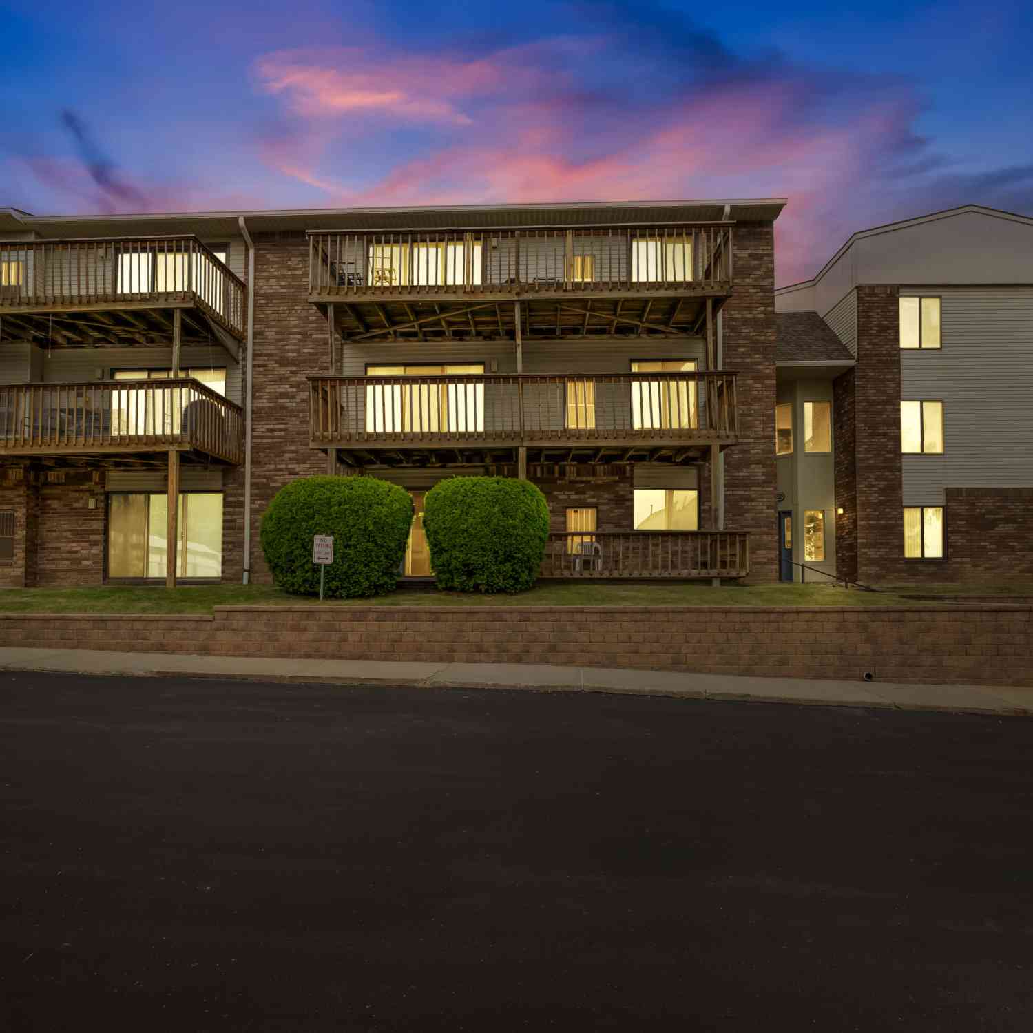 Condo For Sale - 875 S Pontiac Trail #207<br/> Walled Lake, MI 48390