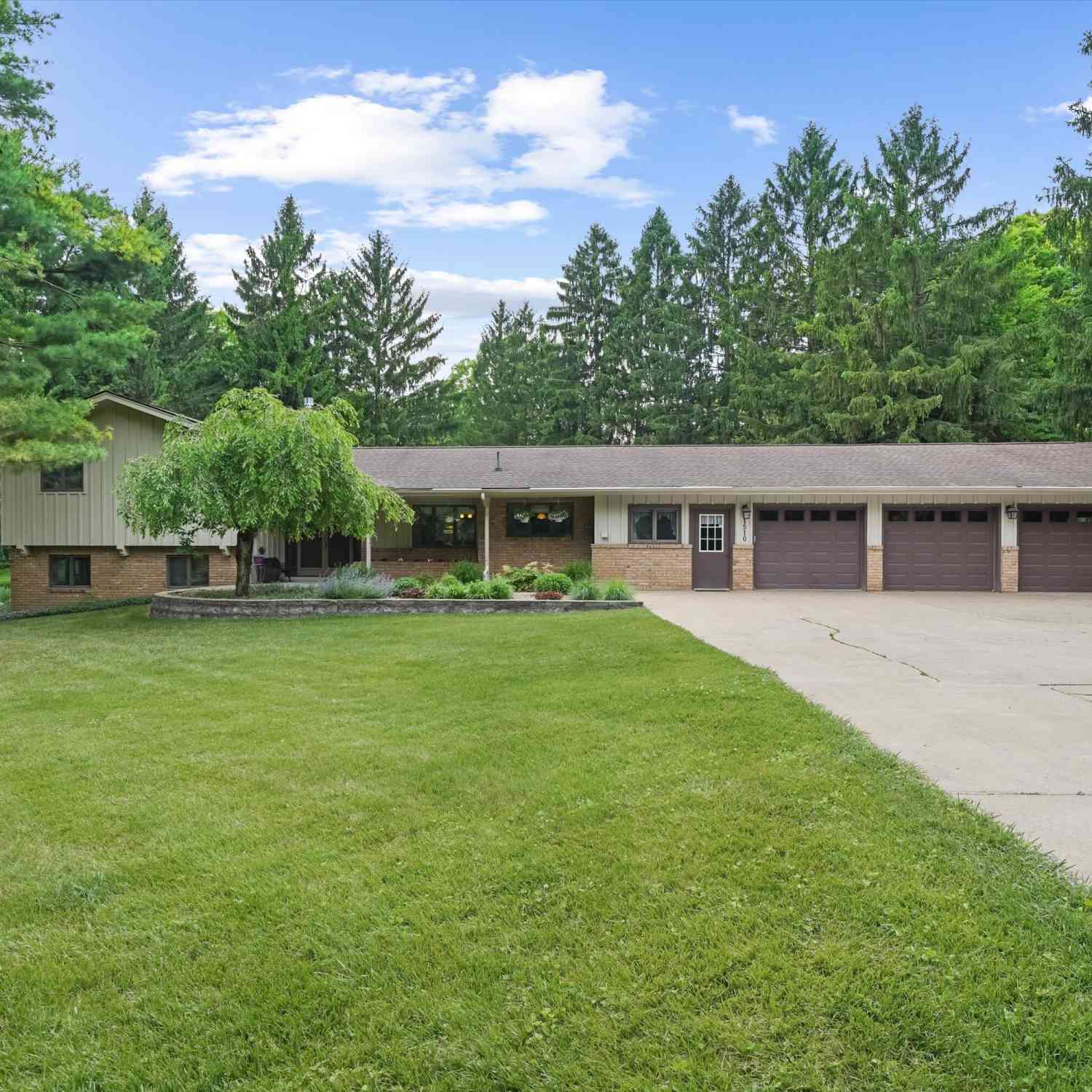 Homes For Sale - 1510 York Terrace<br/> Saline, MI 48176