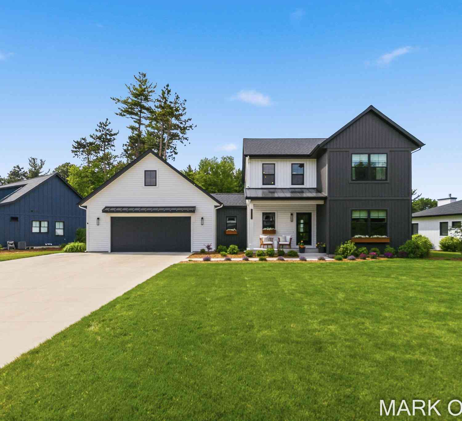 Homes For Sale - 2721 Pinehill Drive<br/> Holland, MI 49424