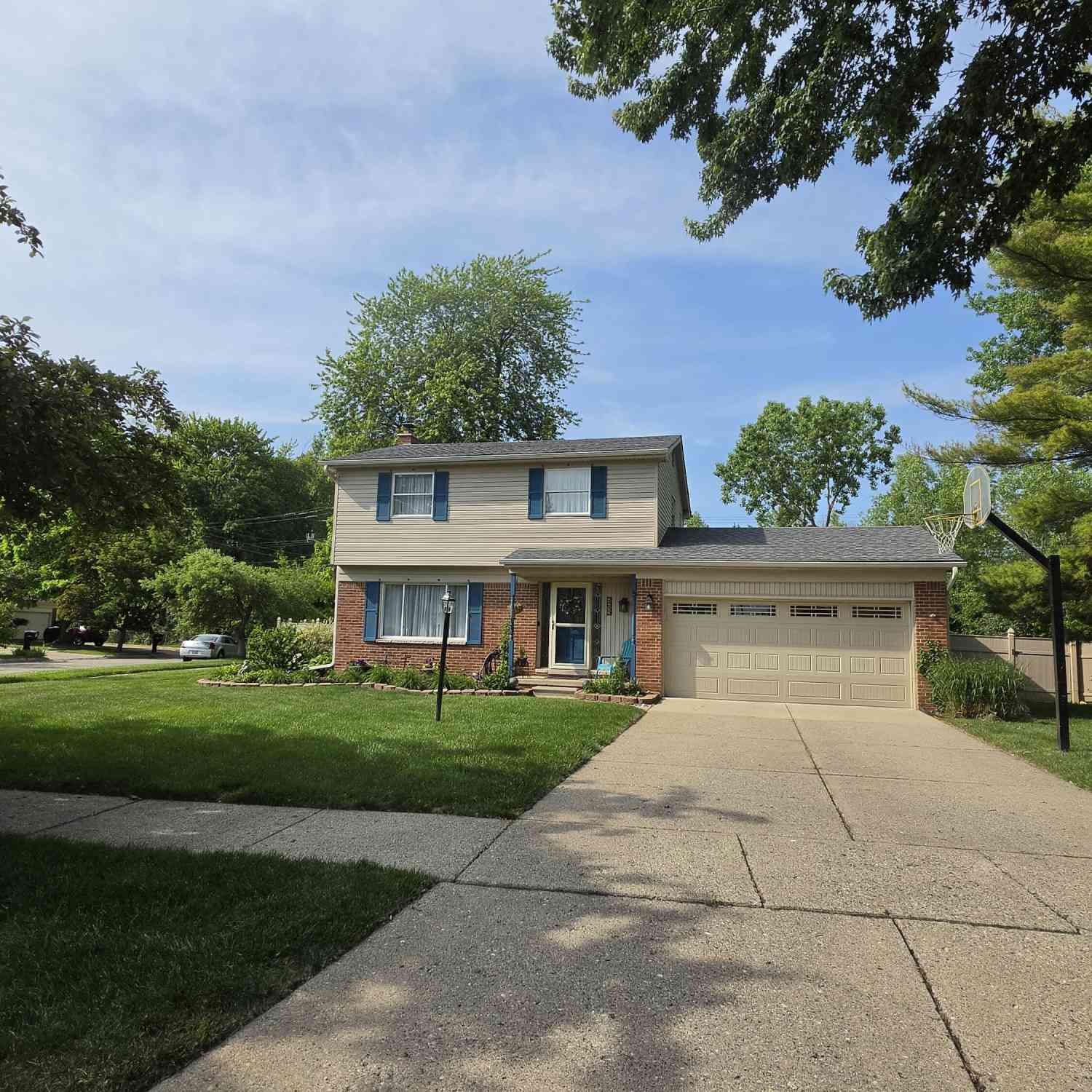 Homes For Sale - 24933 Saint Christopher Street<br/> Macomb County, Harrison Township, MI 48045