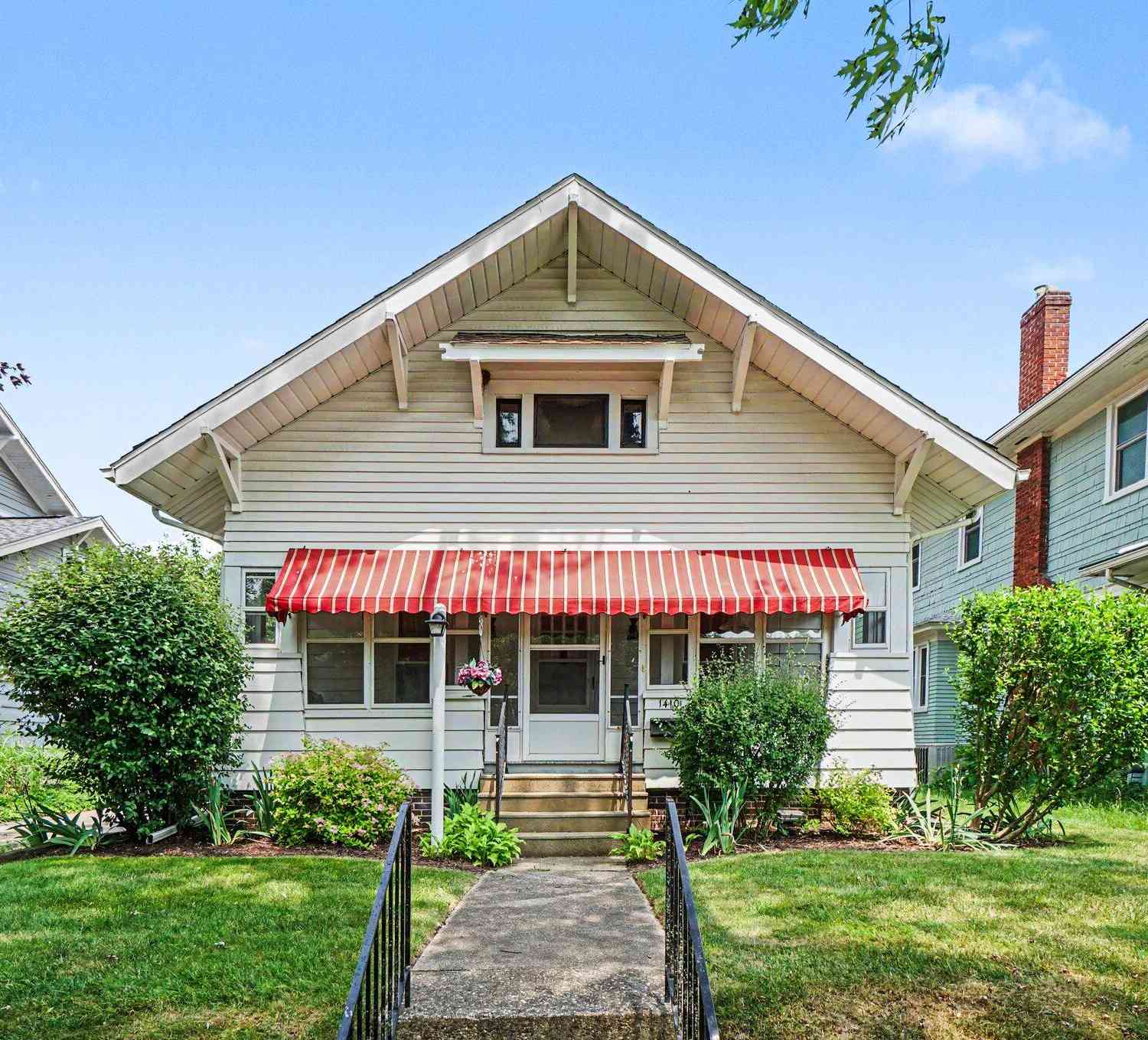 Homes For Sale - 1410 W Maple Street<br/> Kalamazoo, MI 49008