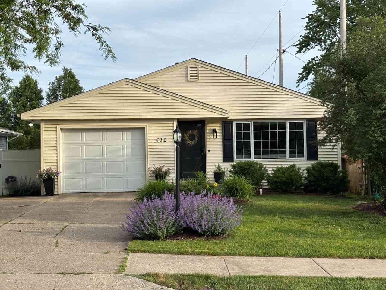 Homes For Sale - 512 Orchard Avenue<br/> Grand Haven, MI 49417