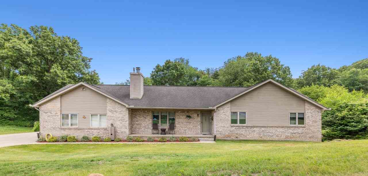 Homes For Sale - 10862 Silver Lake Road<br/> South Lyon, MI 48178