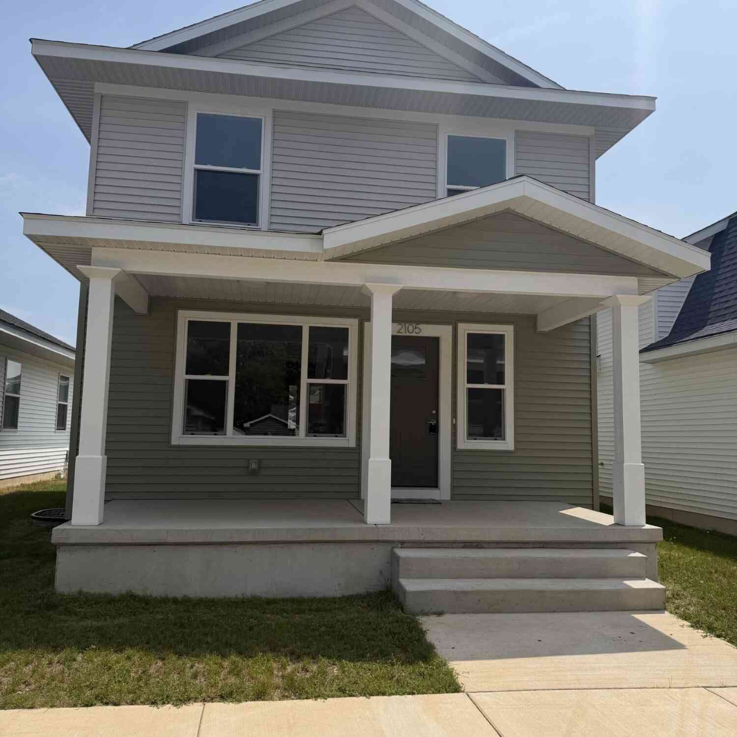 Homes For Sale - 2105 Willard Avenue<br/> Kent County, Grand Rapids, MI 49507
