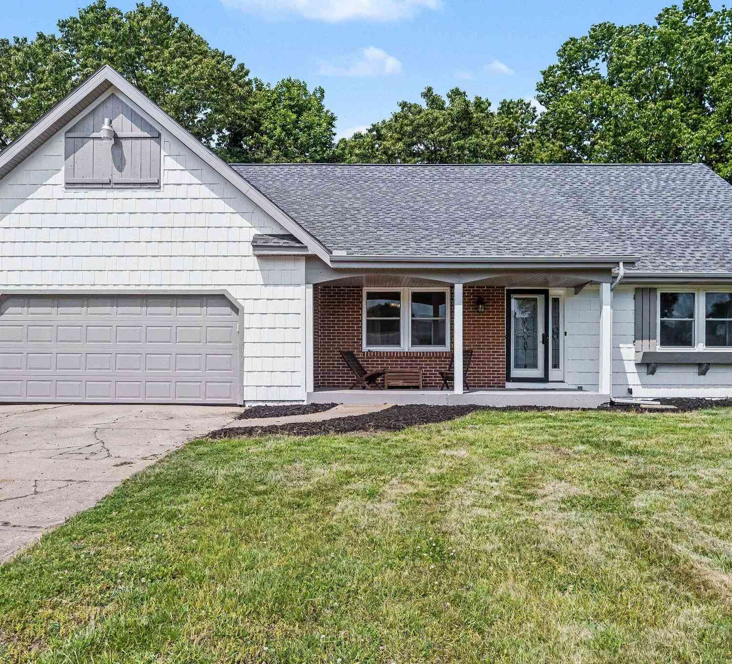 Homes For Sale - 108 Shadowood Lane<br/> Battle Creek, MI 49014