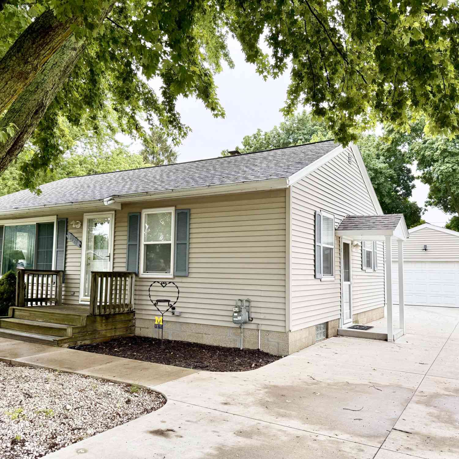 Homes For Sale - 2038 Columbus Avenue<br/> Muskegon, MI 49441