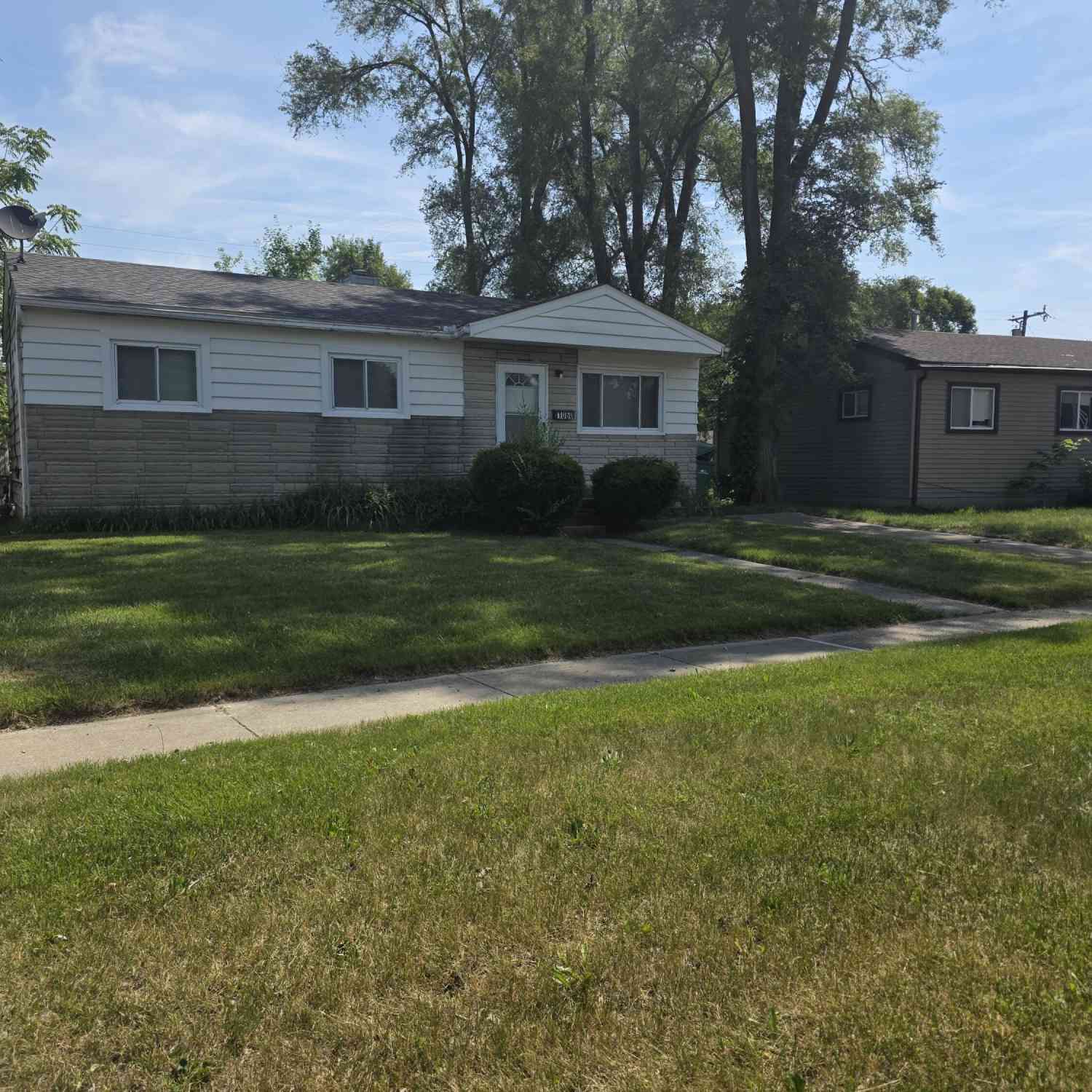 Homes For Sale - 1060 Commonwealth Avenue<br/> Ypsilanti, MI 48198