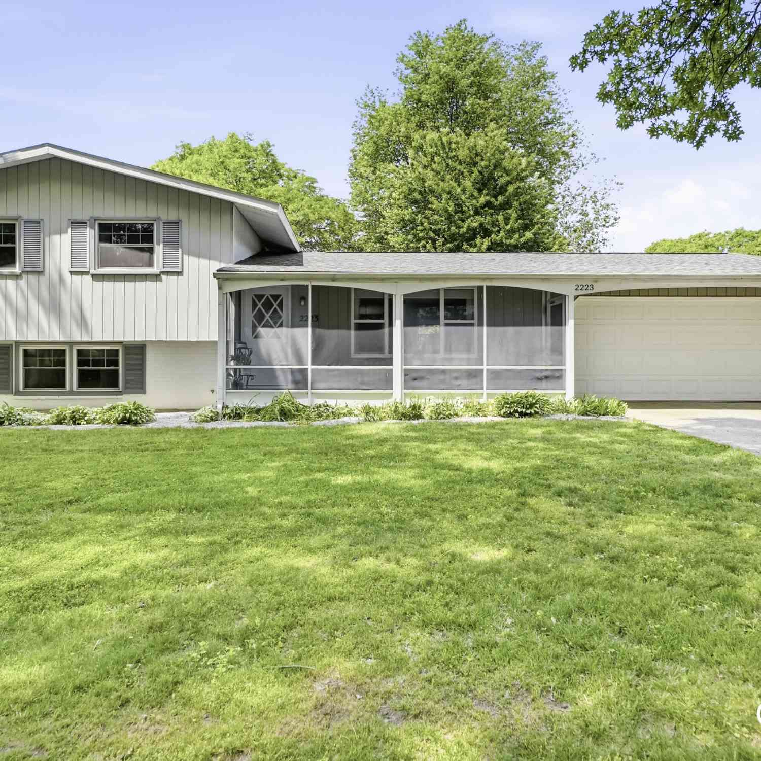 Homes For Sale - 2223 Rosewood Avenue<br/> Grand Rapids, MI 49506