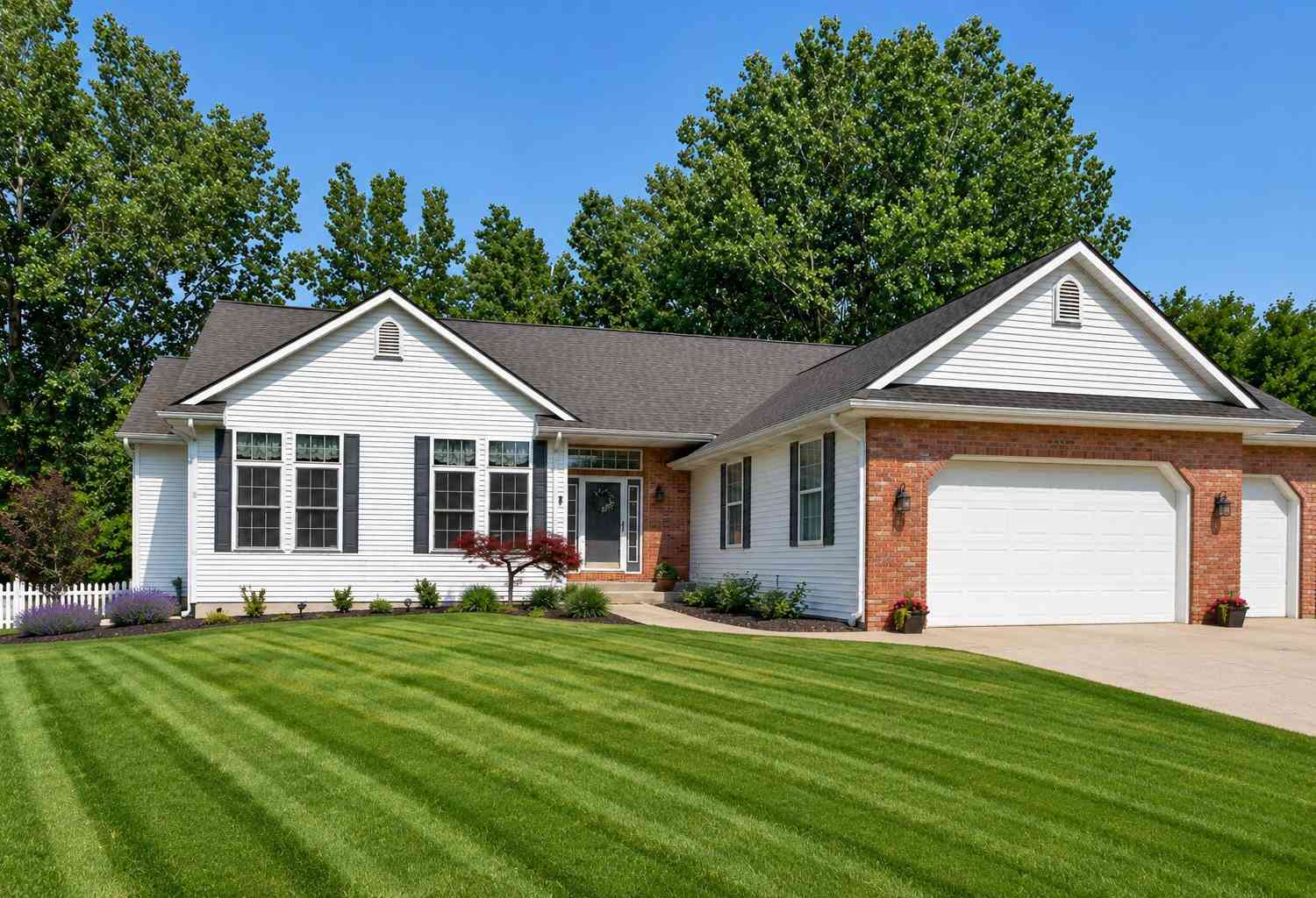 Homes For Sale - 3393 Breton Valley Drive<br/> Grand Rapids, MI 49512