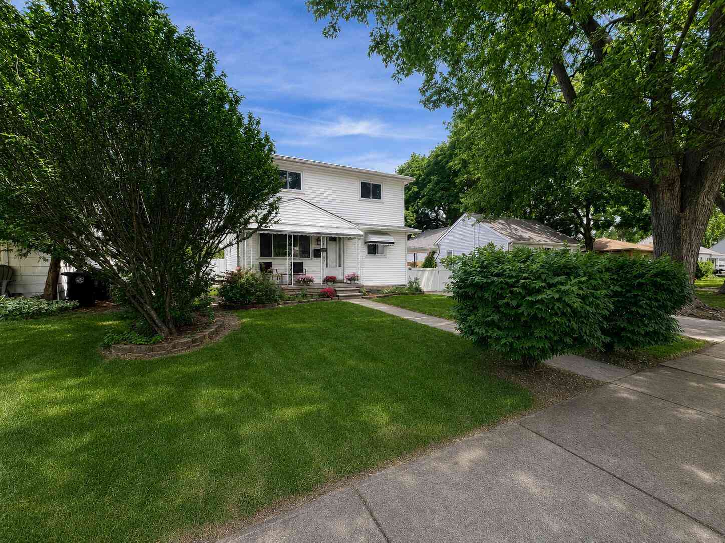 Homes For Sale - 11920 Cavell Street<br/> Livonia, MI 48150