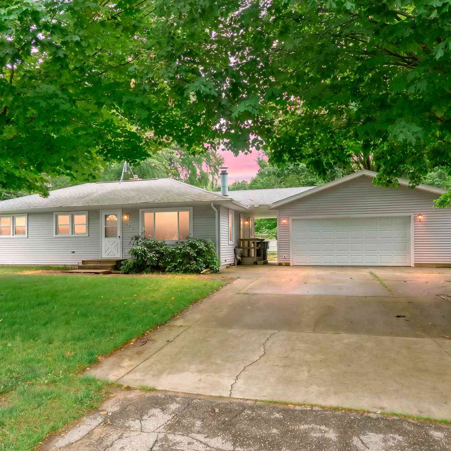 Homes For Sale - 2304 Holly Avenue<br/> Portage, MI 49024