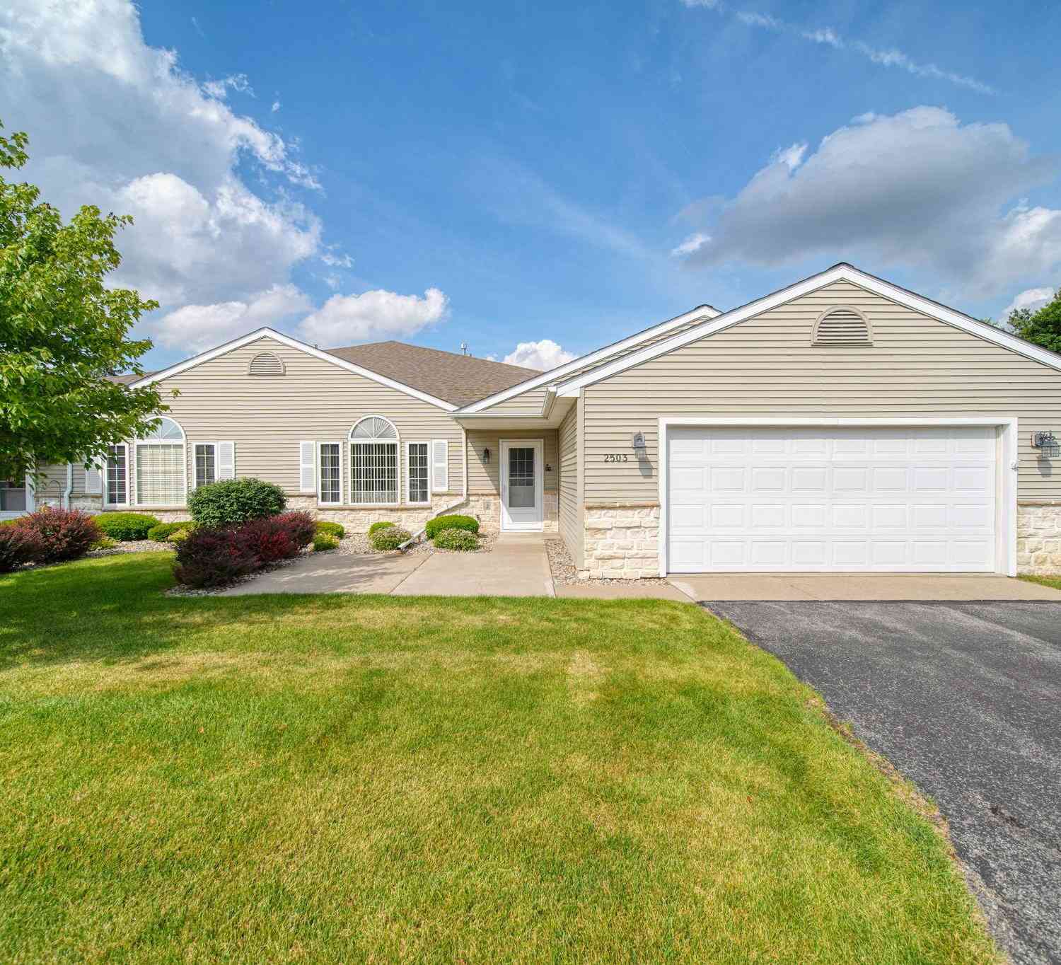 Condo For Sale - 2503 Lakewood Drive<br/> Adrian, MI 49221