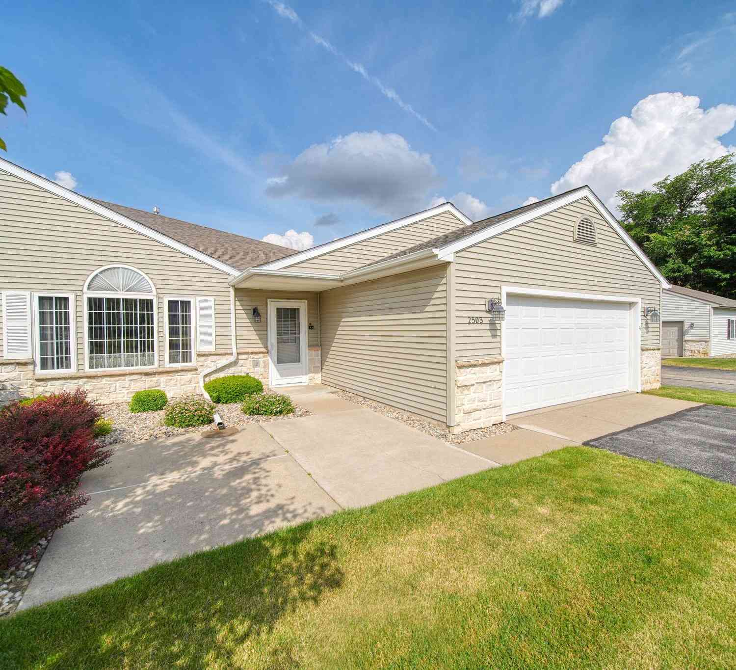 Condo For Sale - 2503 Lakewood Drive<br/> Adrian, MI 49221