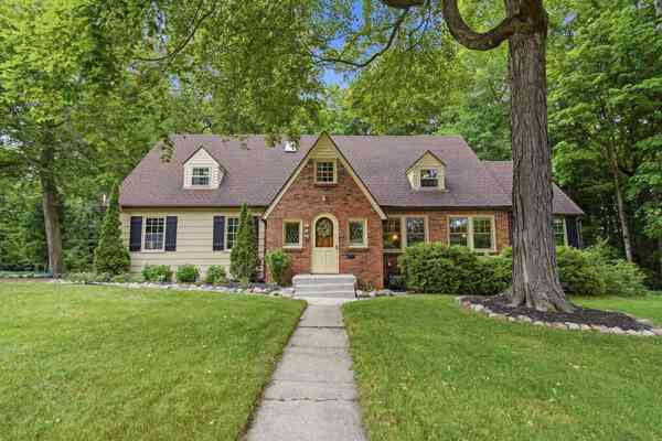 Homes For Sale - 215 Hill Street<br/> Northville, MI 48167