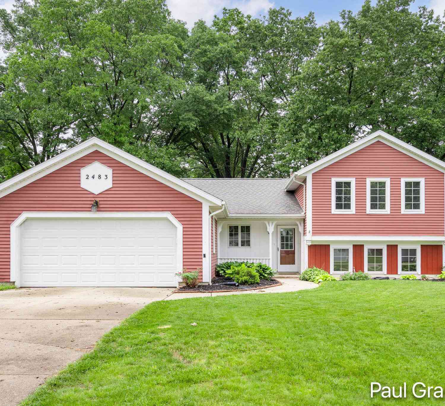 Homes For Sale - 2483 Russit Drive<br/> Grand Rapids, MI 49525