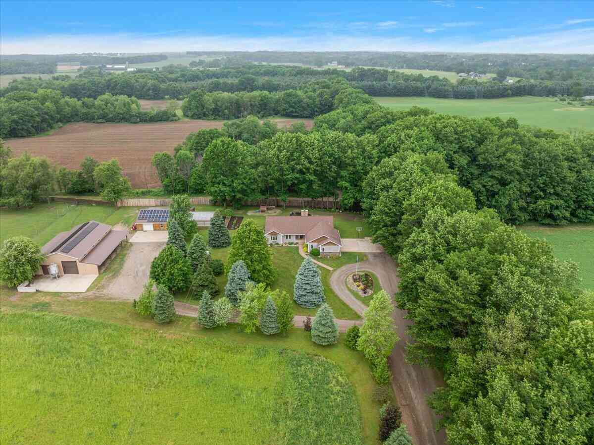 Homes For Sale - 805 W Moore Road<br/> Grant, MI 49327