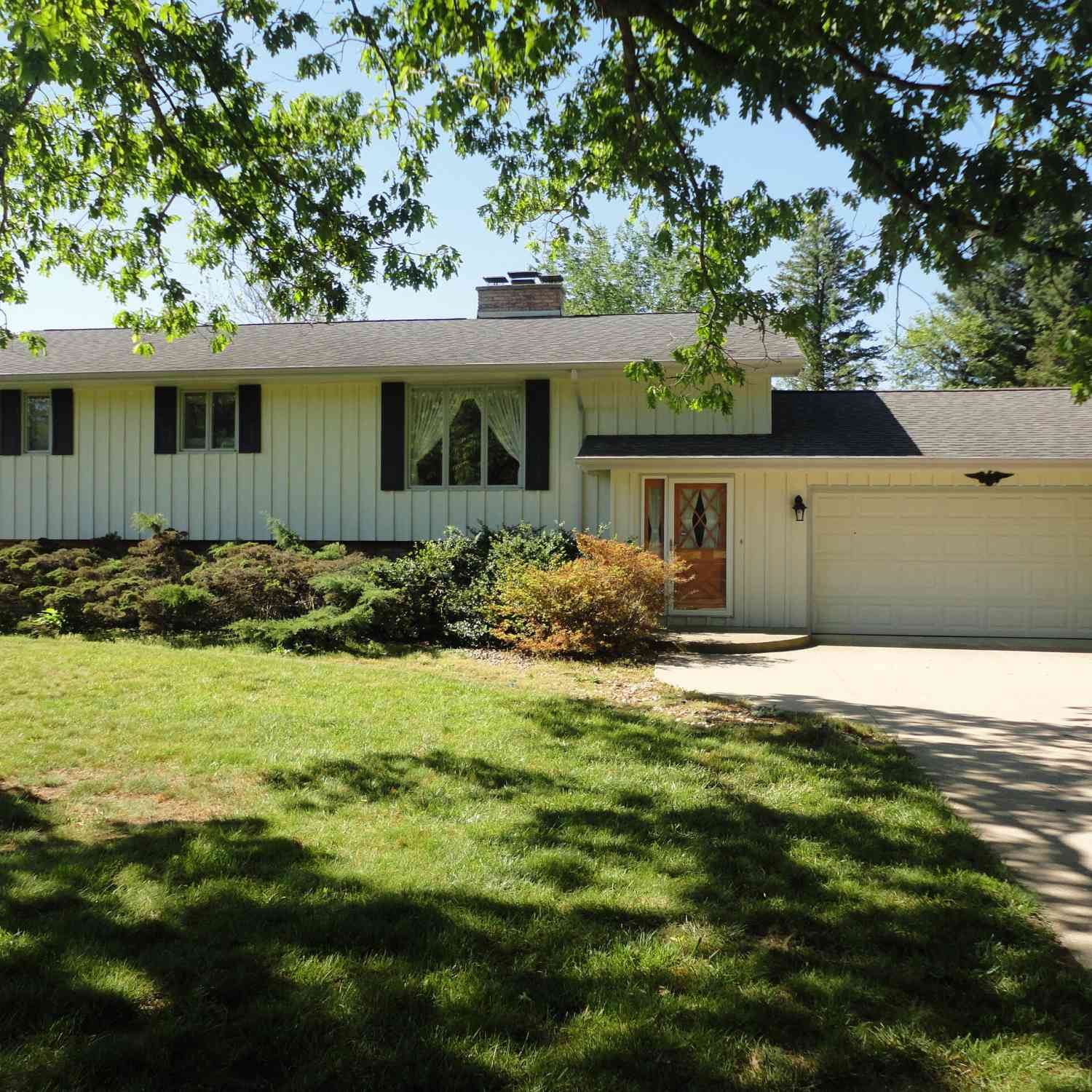 Homes For Sale - 8711 Riverbend Drive<br/> South Haven, MI 49090
