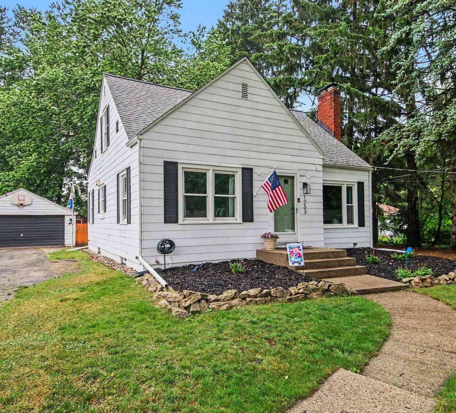 Homes For Sale - 1263 Benning Avenue<br/> Grand Rapids, MI 49504
