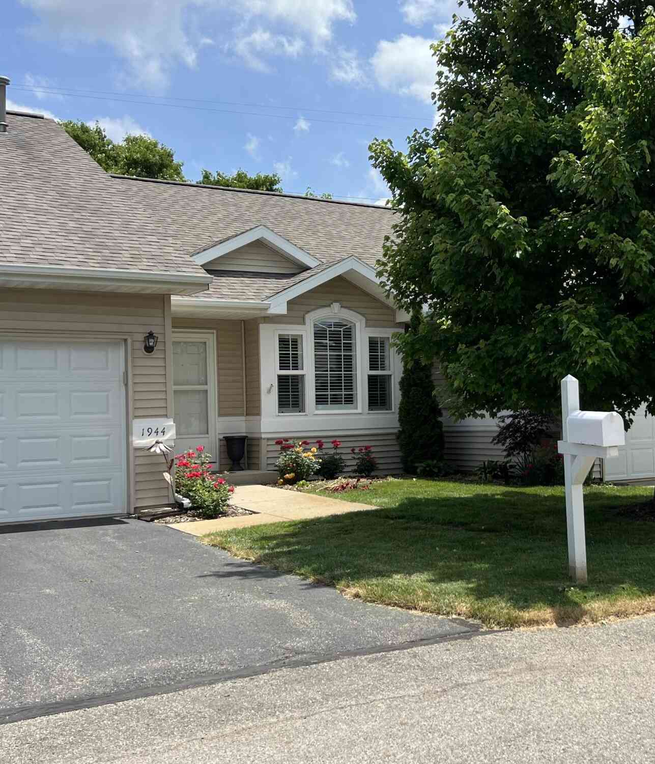 Condo For Sale - 1944 Quail Cove Drive<br/> Kalamazoo, MI 49009