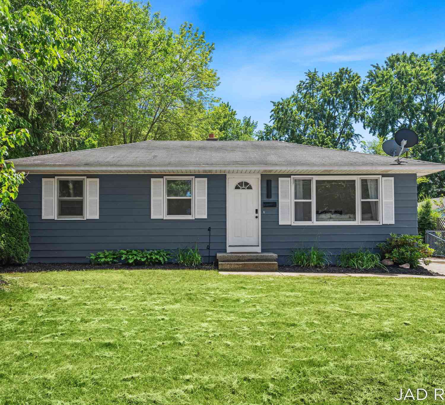 Homes For Sale - 1620 32nd Street<br/> Wyoming, MI 49519