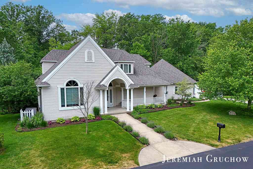 Homes For Sale - 3333 Falcon Bluff Court<br/> Grand Rapids, MI 49525