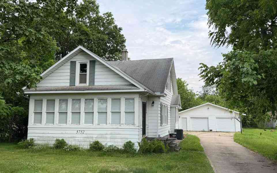 Homes For Sale - 5752 E Cork Street<br/> Kalamazoo, MI 49048