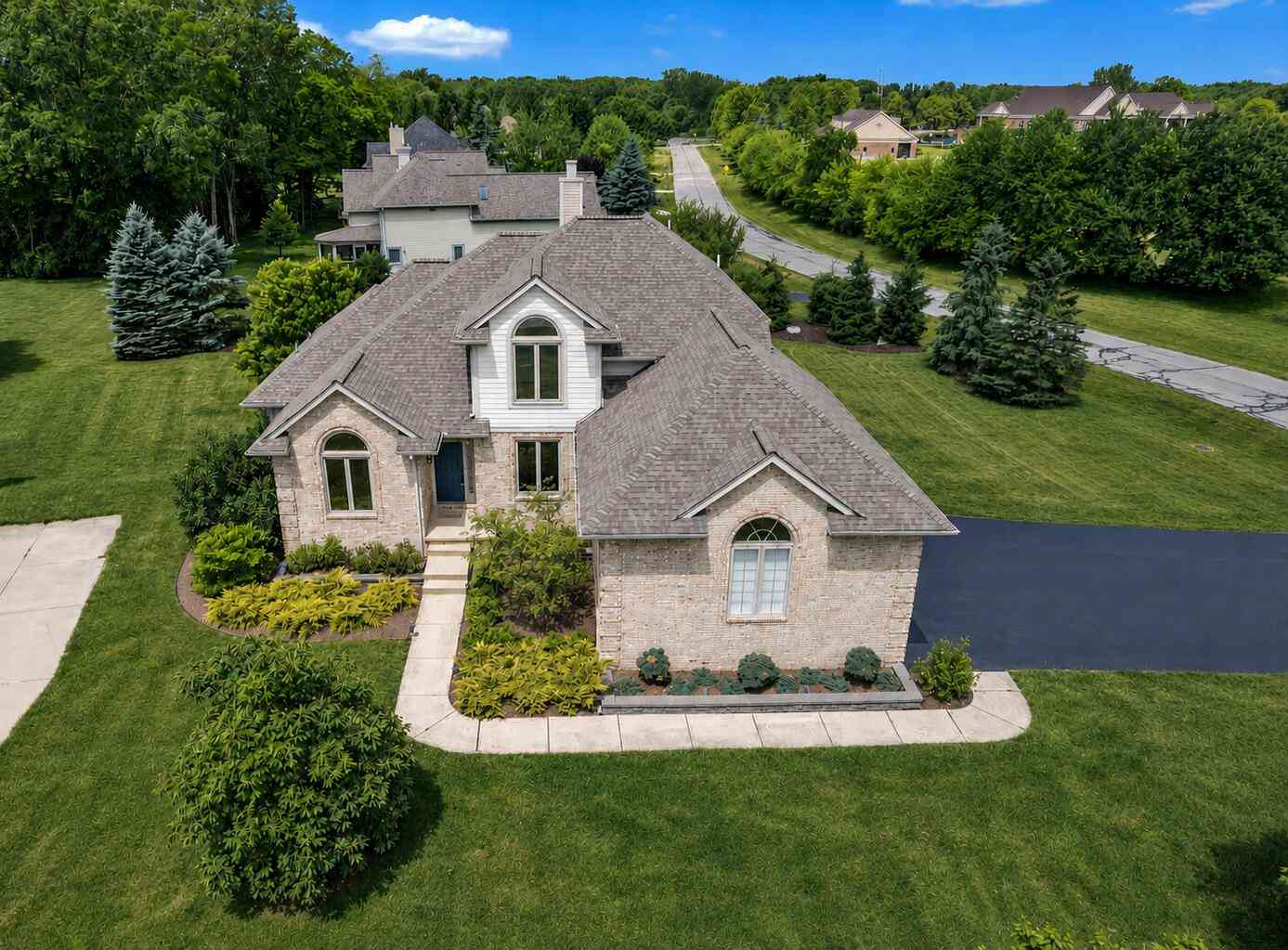 Homes For Sale - 5049 Birdie Lane<br/> Ann Arbor, MI 48103