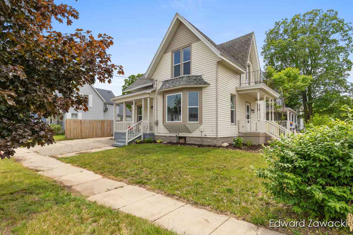 Homes For Sale - 404 S Bridge Street<br/> Belding, MI 48809