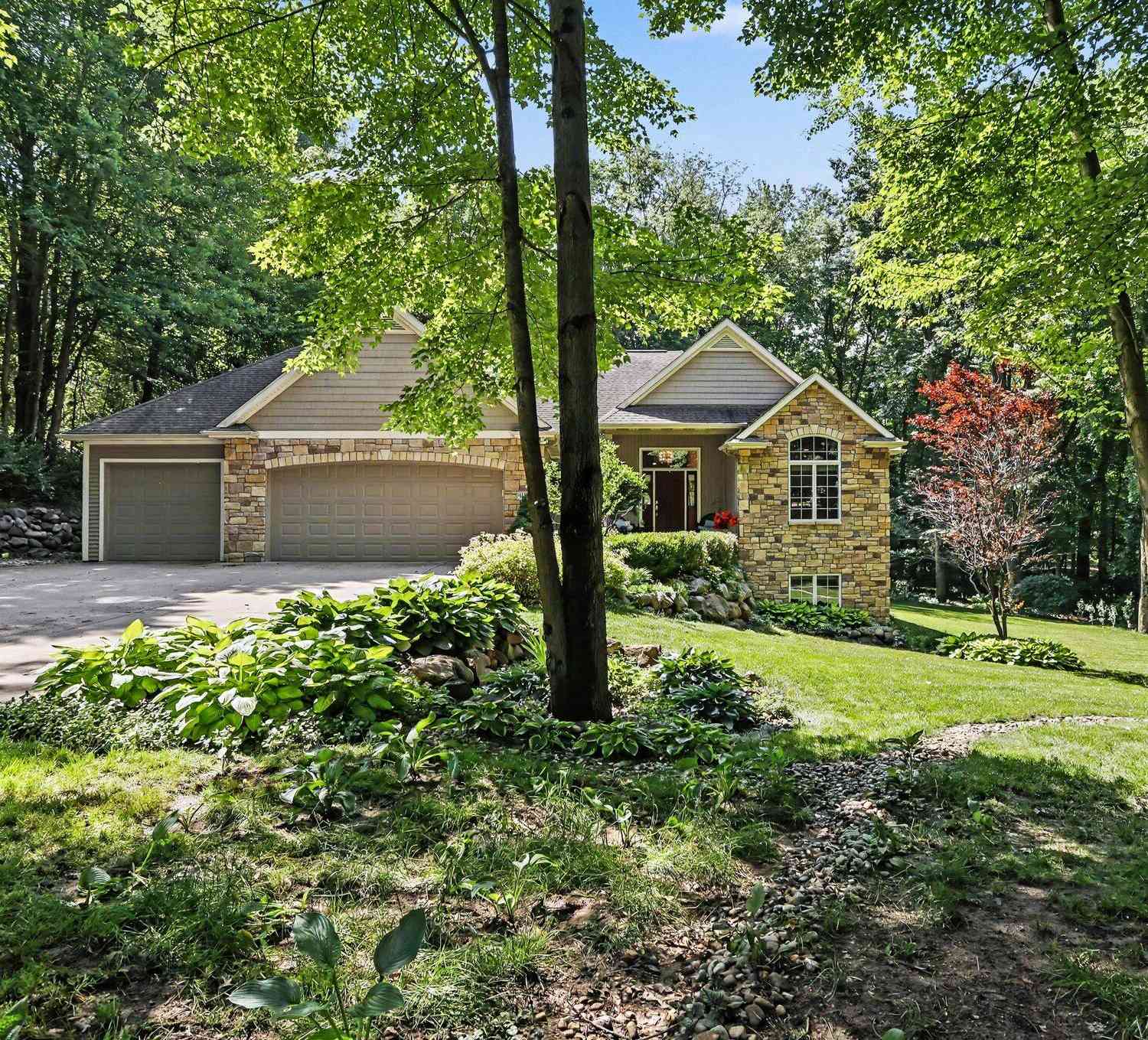 Homes For Sale - 9428 Marshwood Drive<br/> Richland, MI 49083
