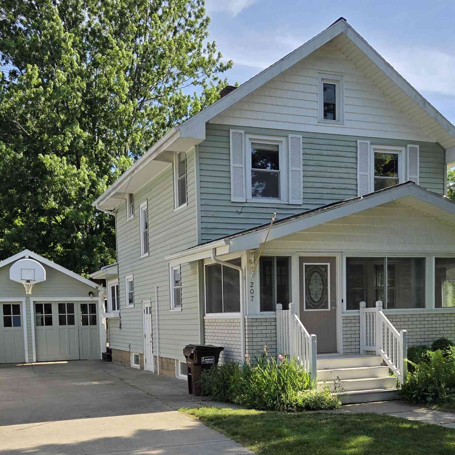 Homes For Sale - 207 Michigan Street<br/> Brooklyn, MI 49230
