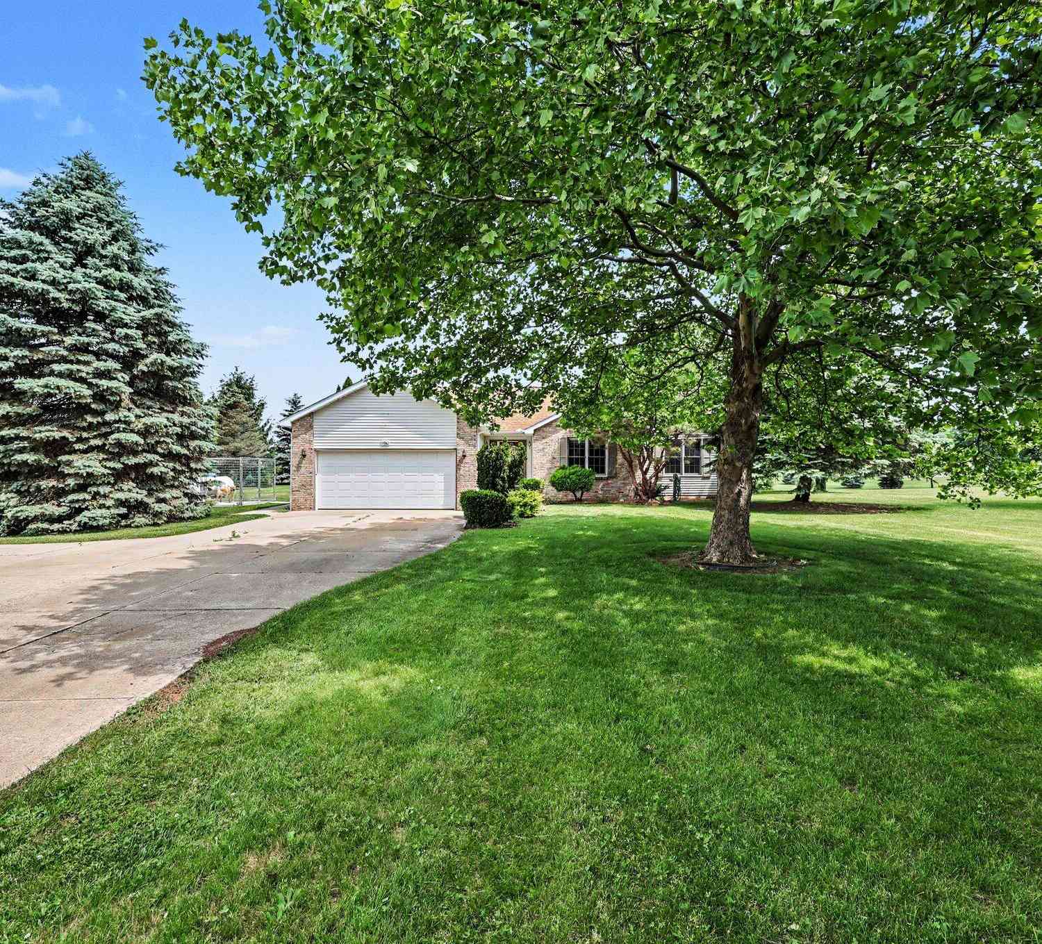 Homes For Sale - 7880 Greenwood Road<br/> Jackson, MI 49201