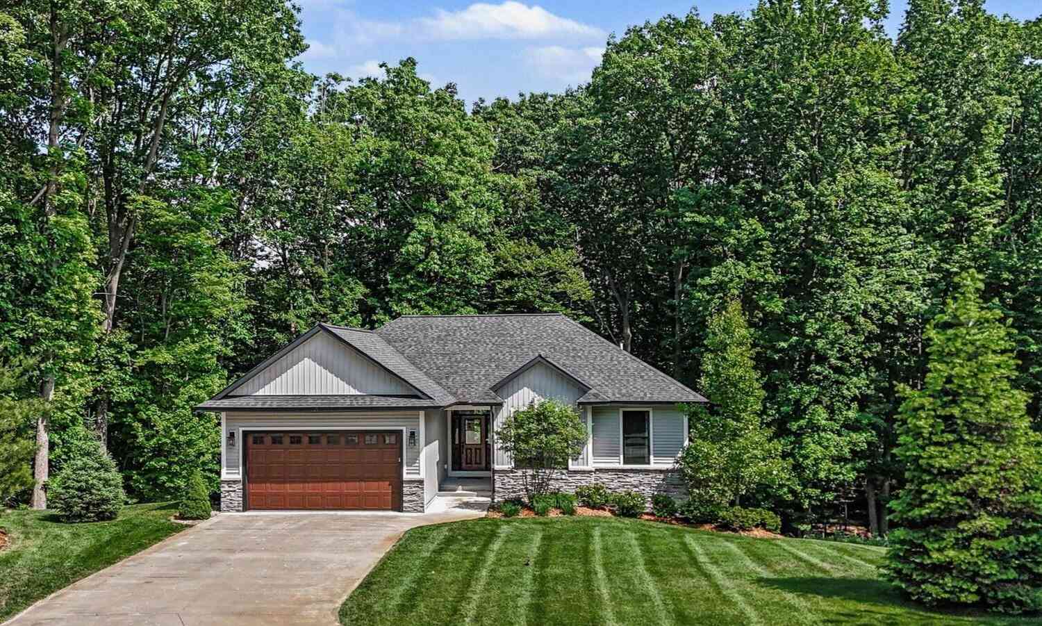 Homes For Sale - 5451 Breckenridge Drive<br/> Ludington, MI 49431
