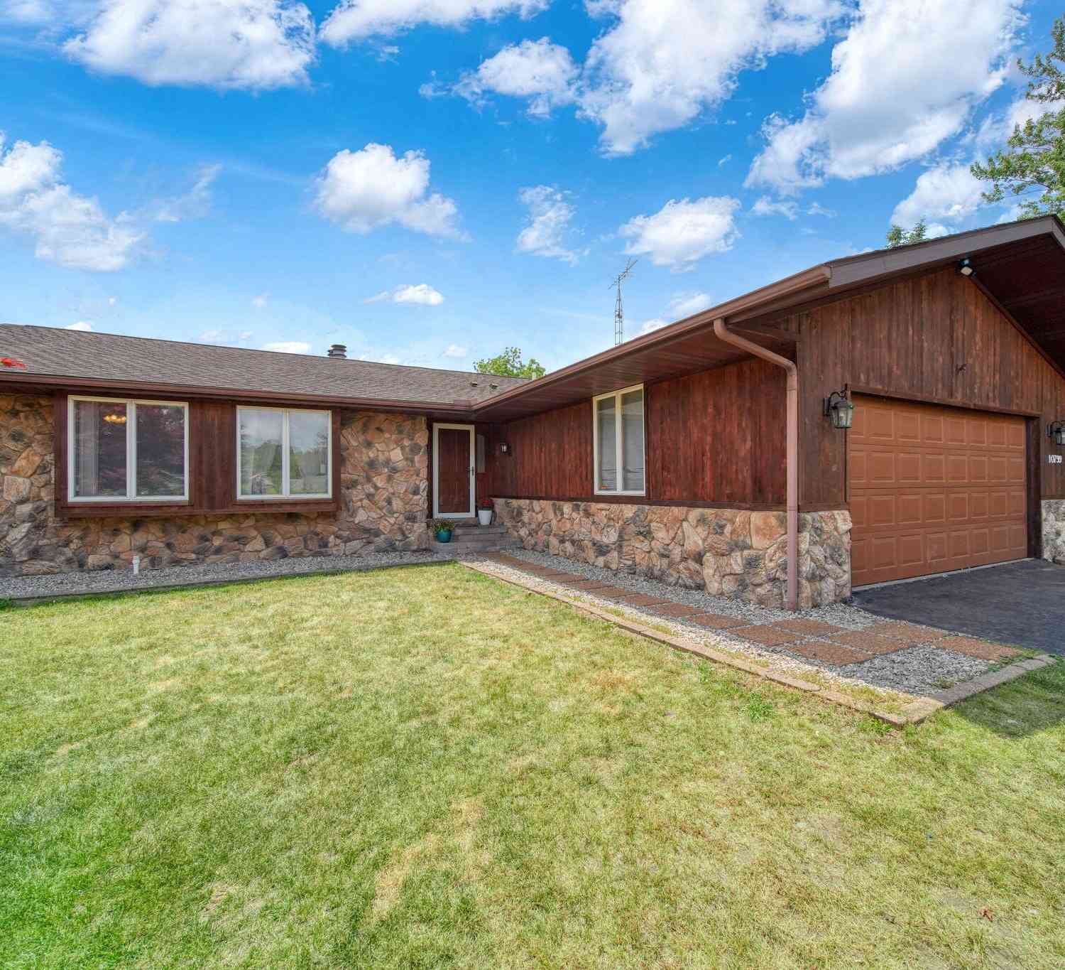 Homes For Sale - 10799 Austin Road<br/> Brooklyn, MI 49230