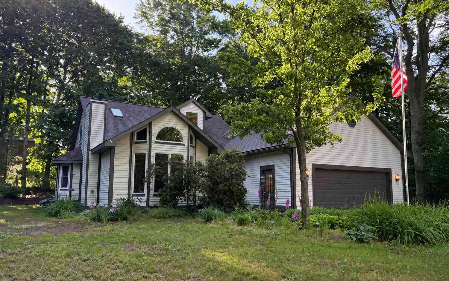 Homes For Sale - 13462 Lakeshore Avenue<br/> Grand Haven, MI 49417