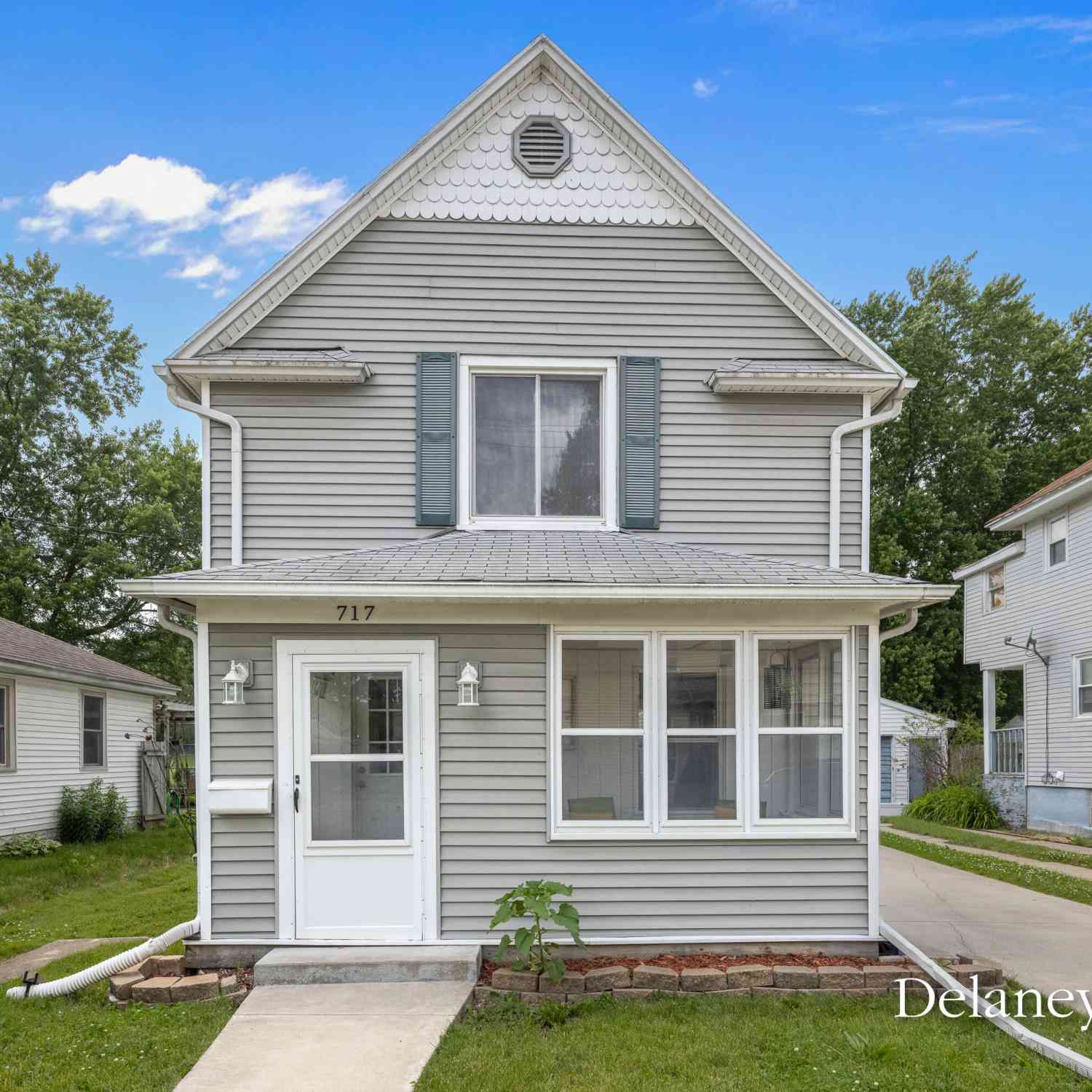 Homes For Sale - 717 Garfield Avenue<br/> Grand Rapids, MI 49504