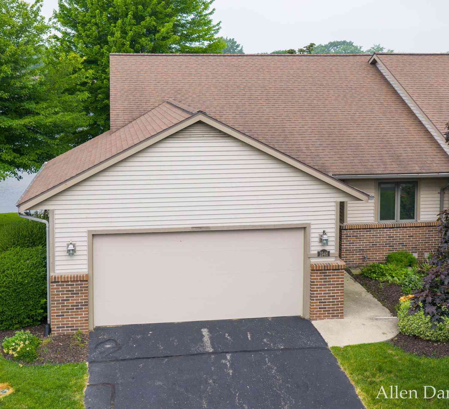 Condo For Sale - 1946 Lakeview Drive<br/> Zeeland, MI 49464