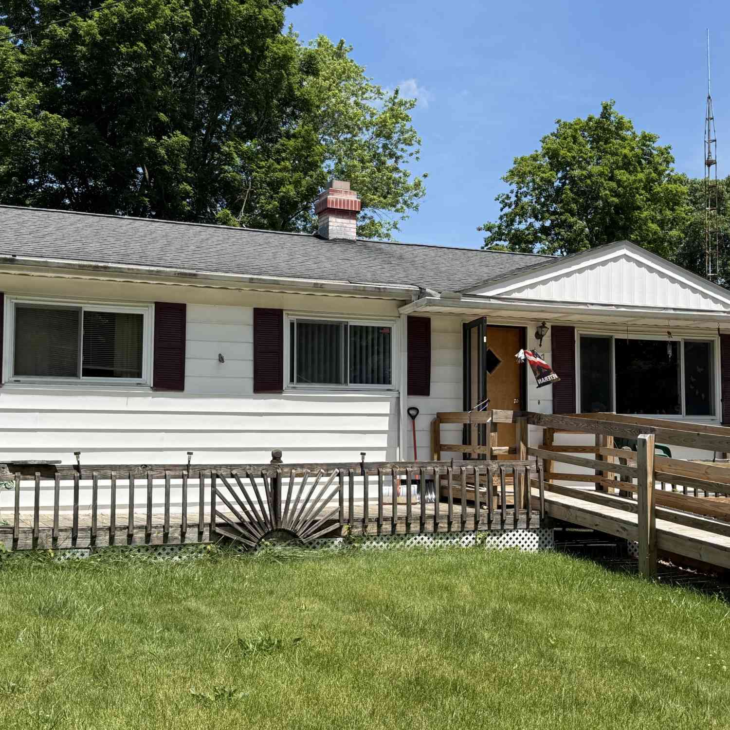 Homes For Sale - 607 E North Street<br/> Calhoun County, Albion, MI 49224