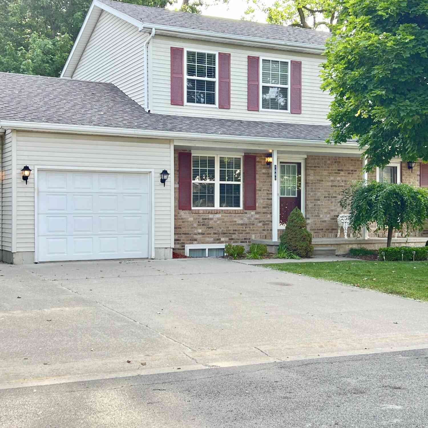 Condo For Sale - 1448 Whispering Woods Lane<br/> Marysville, MI 48040