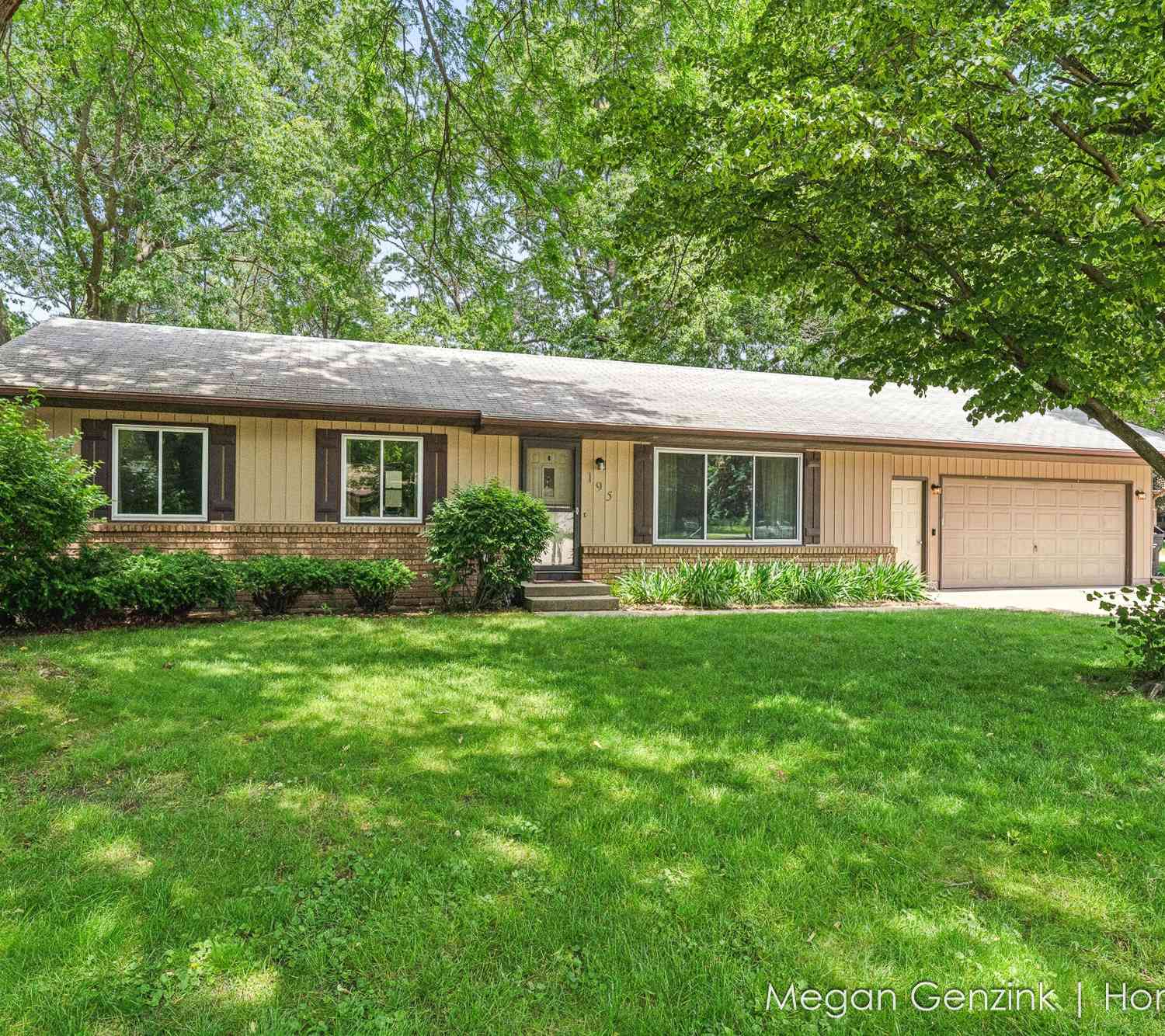 Homes For Sale - 195 Surry Oak Drive<br/> Holland, MI 49424