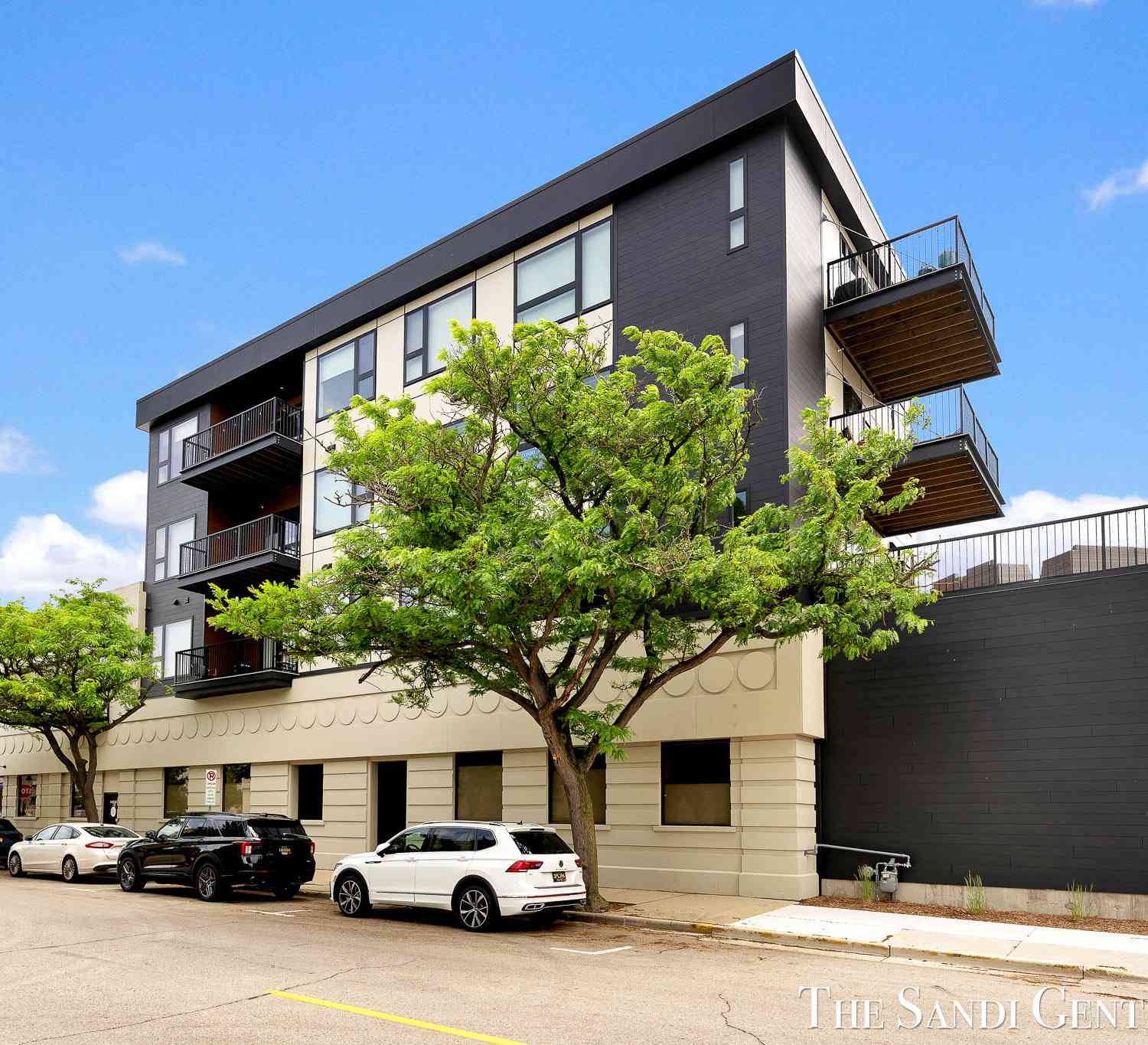 Condo For Sale - 300 Washington Avenue #UNIT 16<br/> Grand Haven, MI 49417