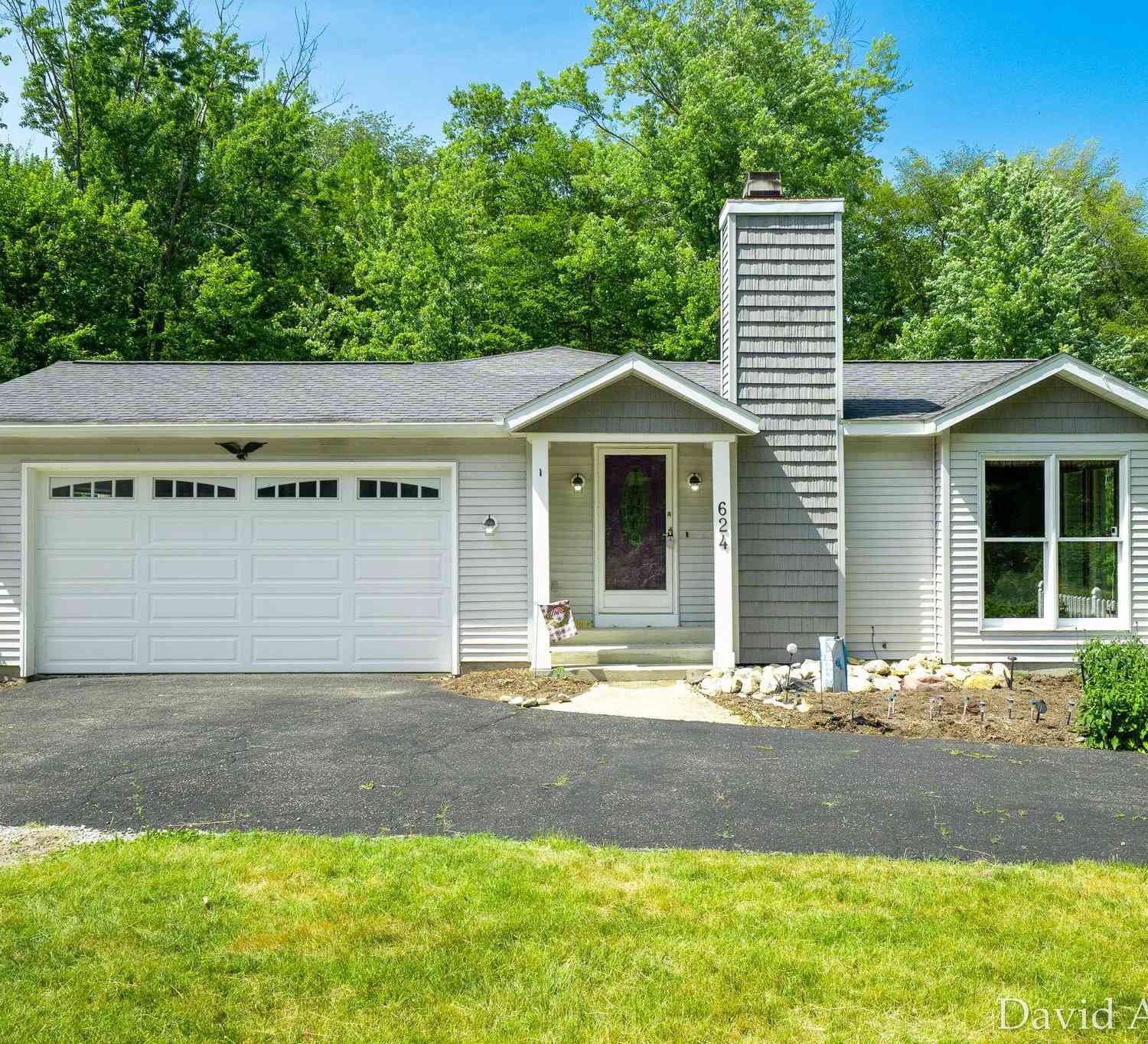 Homes For Sale - 624 S 160th Avenue<br/> Holland, MI 49423