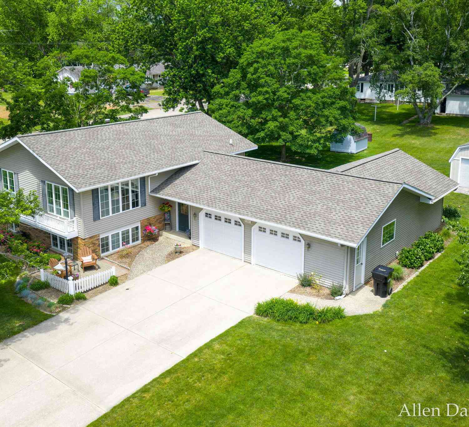 Homes For Sale - 10497 Beechnut Lane<br/> Zeeland, MI 49464