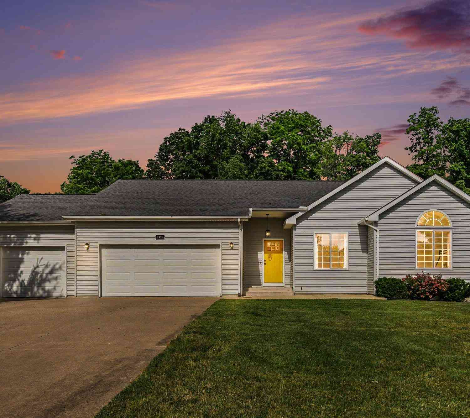 Homes For Sale - 7997 Rolling Meadows Drive<br/> Kalamazoo, MI 49009