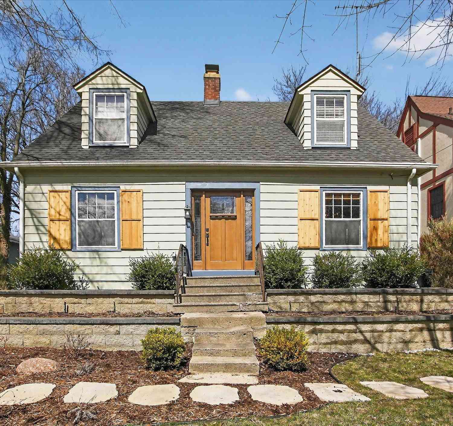 Homes For Sale - 1732 Jackson Avenue<br/> Ann Arbor, MI 48103