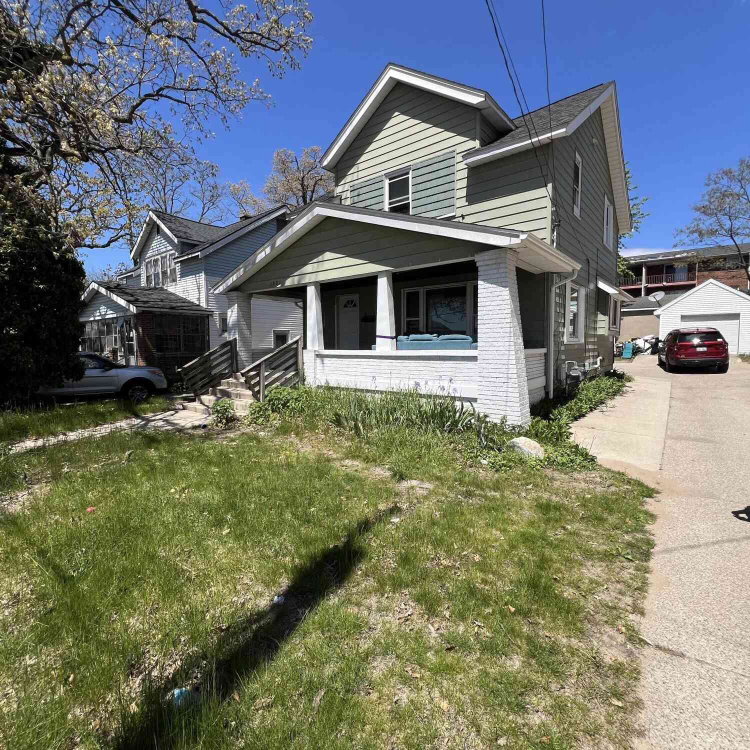 Homes For Sale - 1321 Burton Street<br/> Grand Rapids, MI 49507
