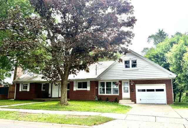 Homes For Sale - 222 East Avenue<br/> Fremont, MI 49412