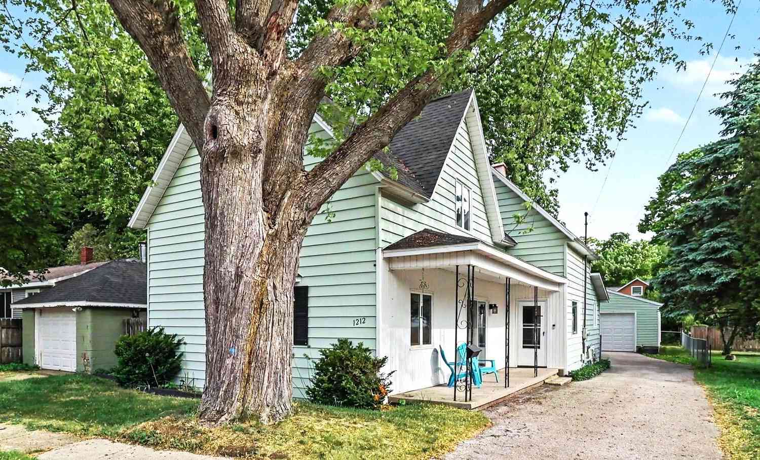 Homes For Sale - 1212 24th Street<br/> Manistee County, Manistee, MI 49660